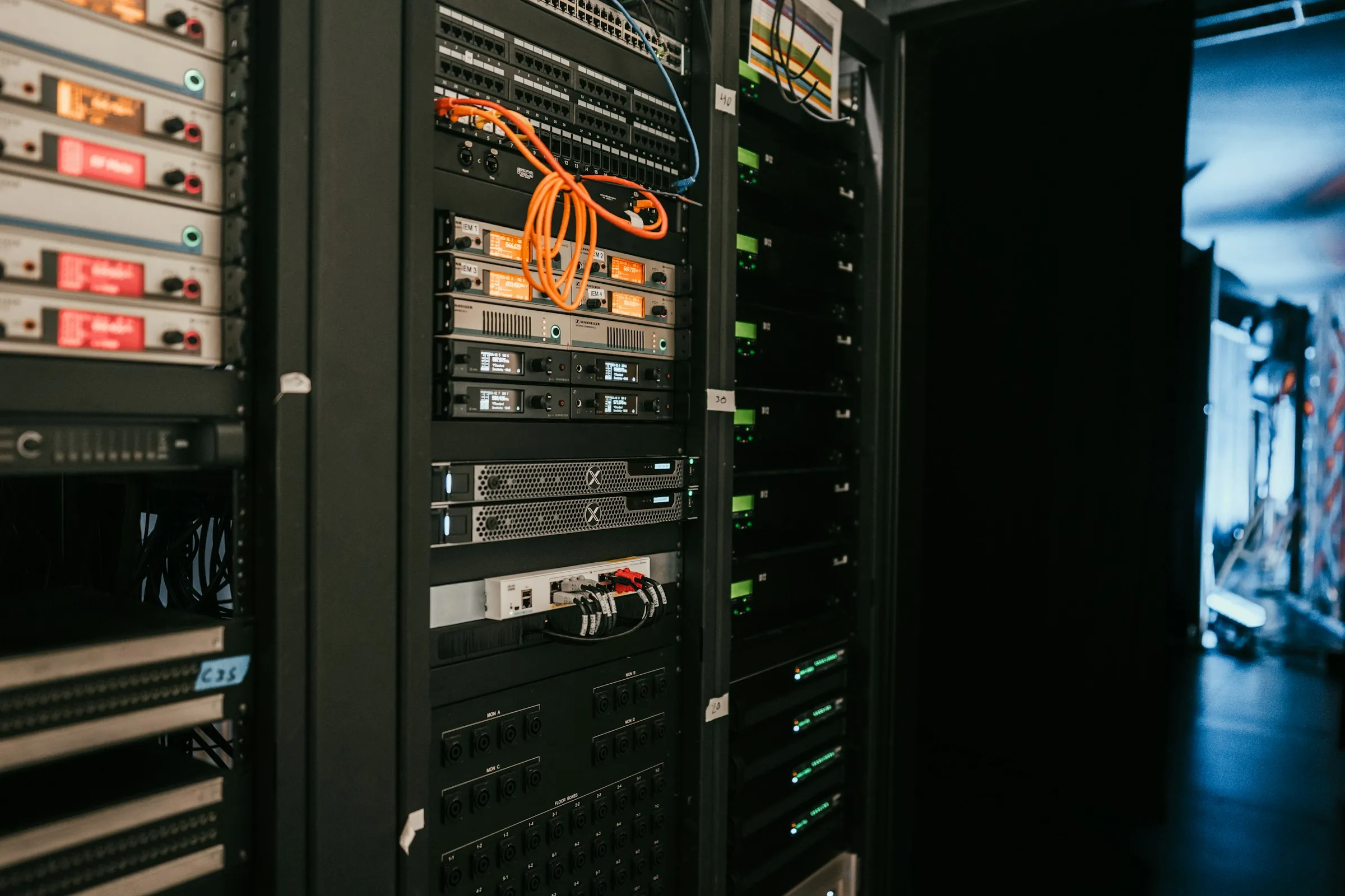 Serverrack i ett datacenter